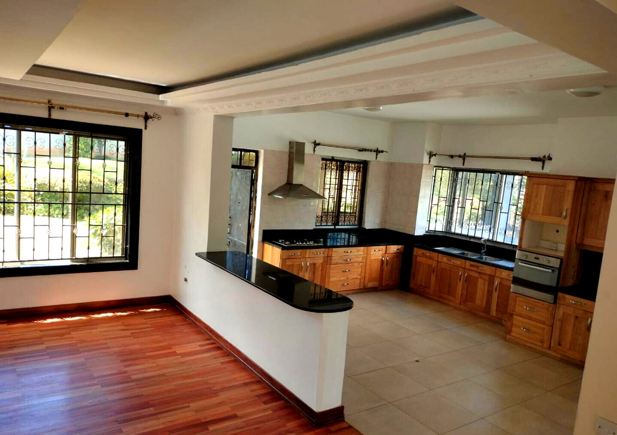 5-Ensuite Townhouse with Library & Pool - Spring Valley