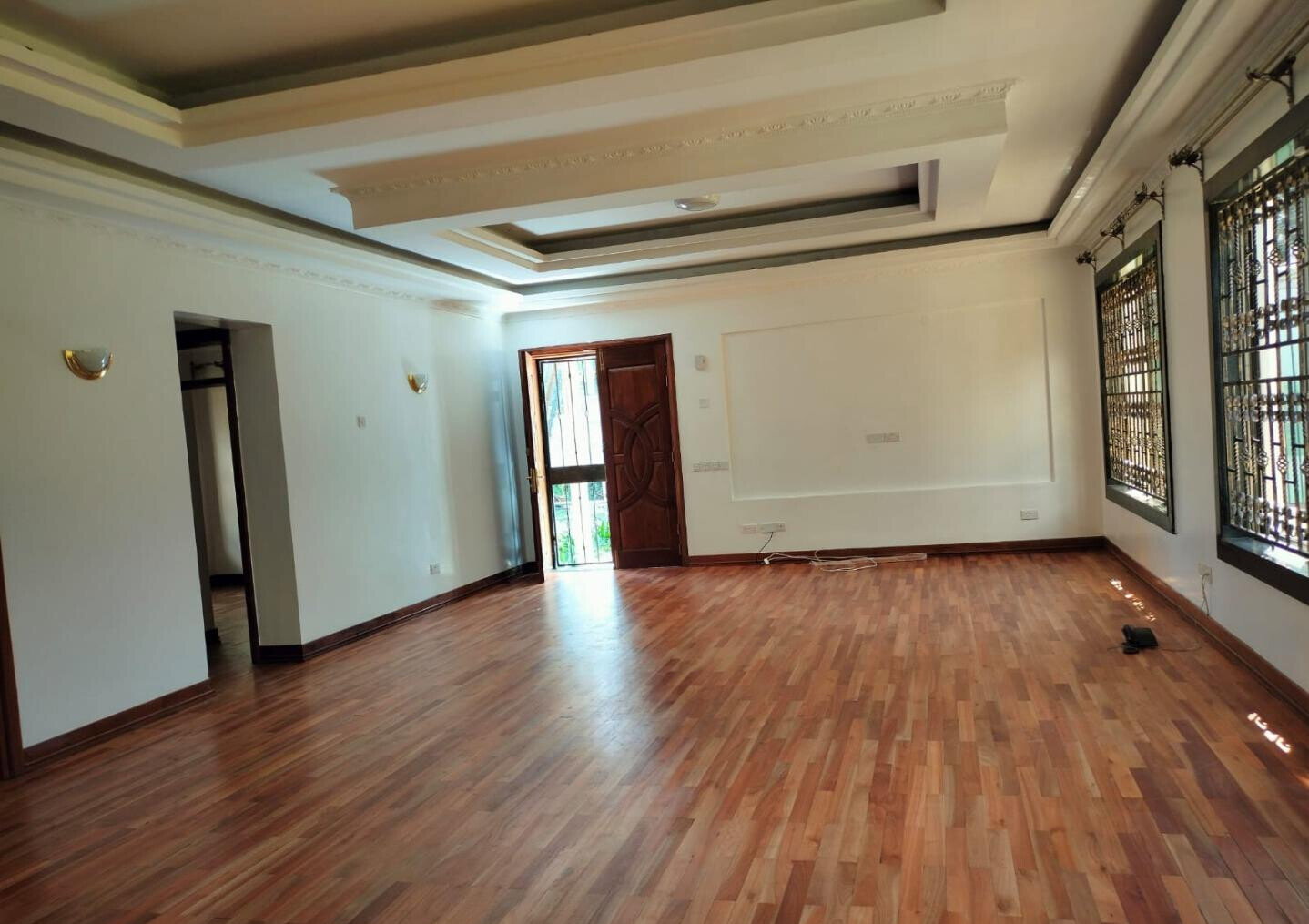5-Ensuite Townhouse with Library & Pool - Spring Valley
