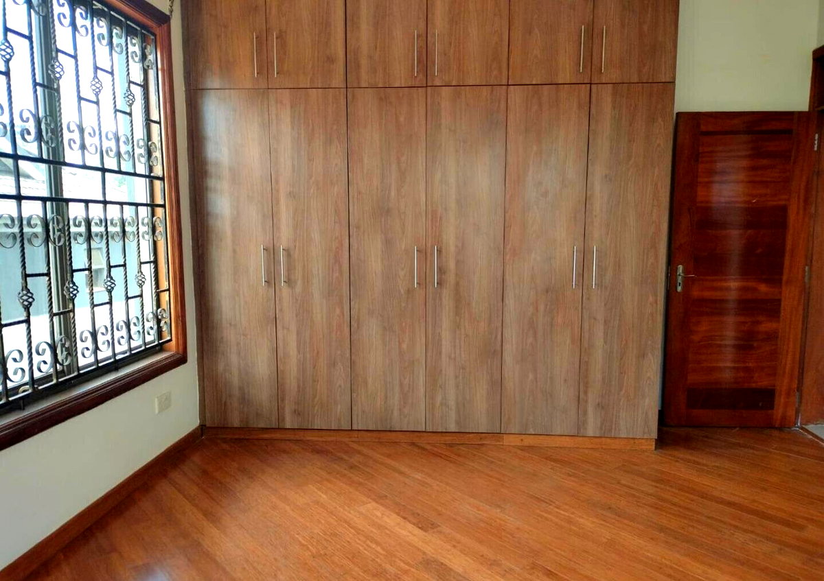 5-Ensuite Townhouse with Library & Pool - Spring Valley