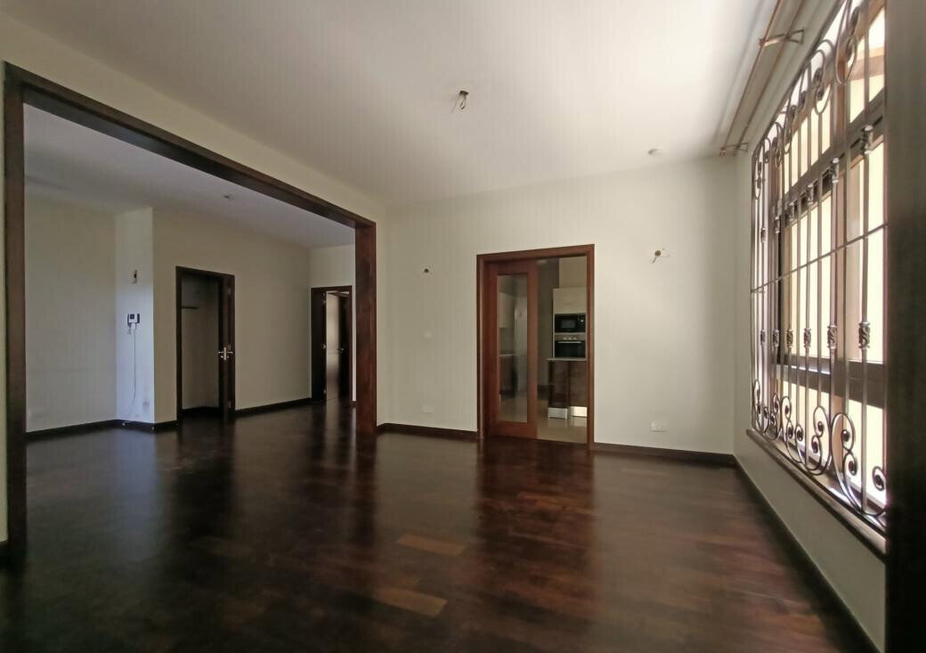 4-Ensuite Townhouse with DSQ & Solar - Lavington Gated 8