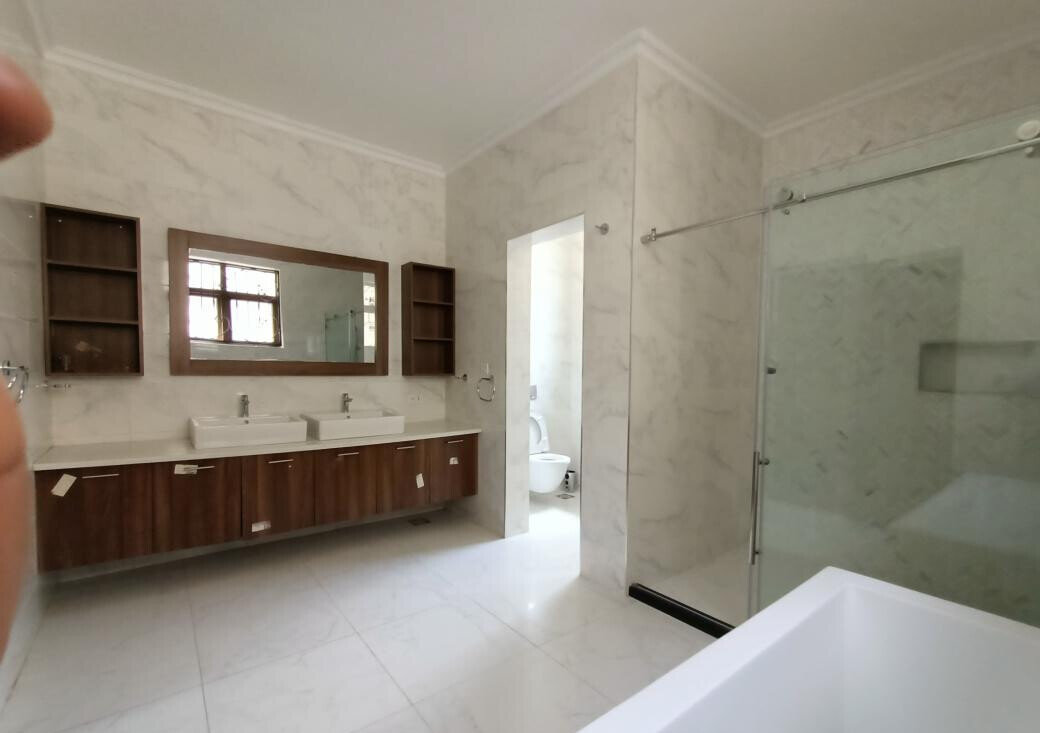 4-Ensuite Townhouse with DSQ & Solar - Lavington Gated 8