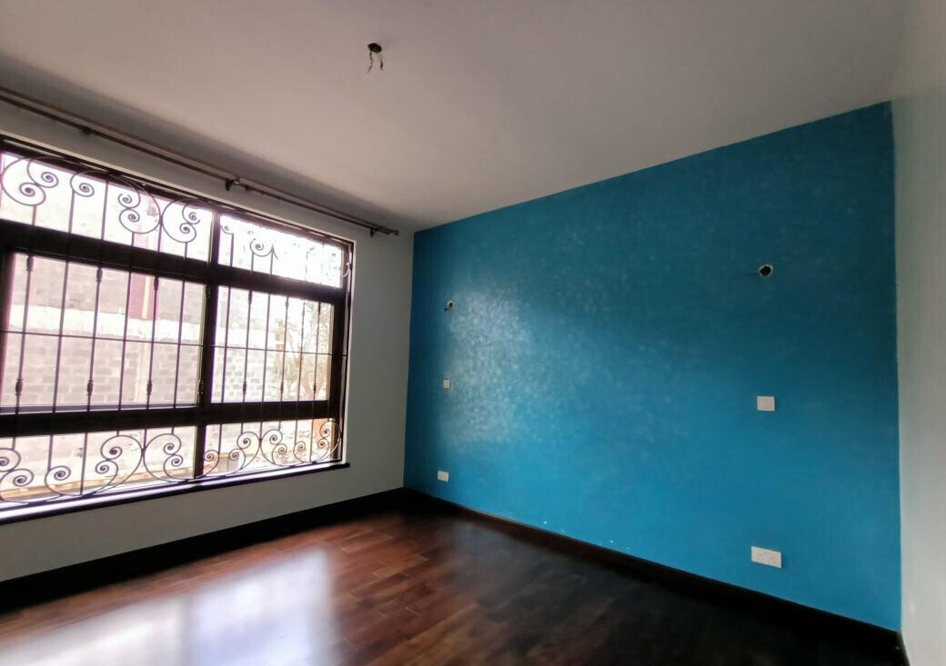 4-Ensuite Townhouse with DSQ & Solar - Lavington Gated 8