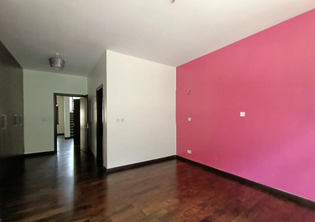 4-Ensuite Townhouse with DSQ & Solar - Lavington Gated 8