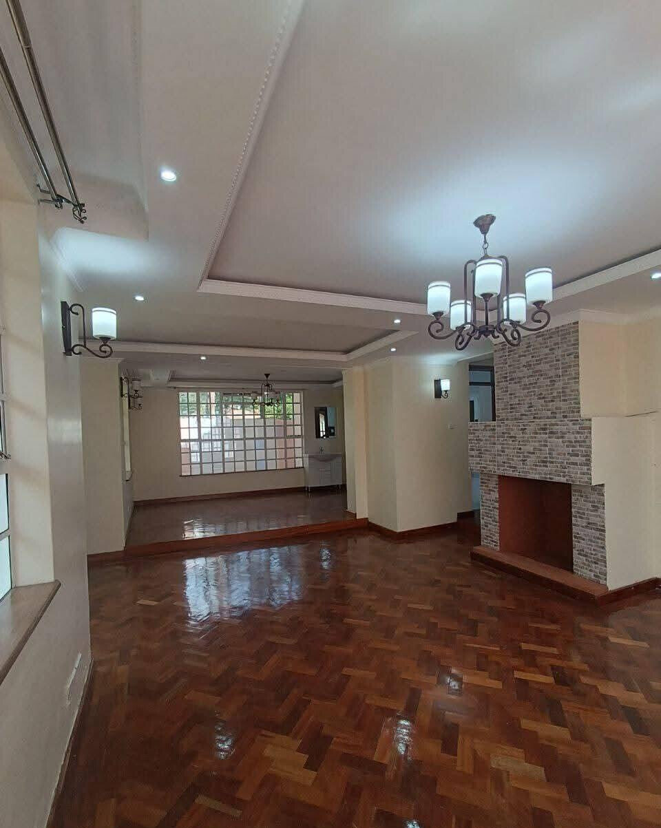 5-Ensuite Townhouse with Sunken Lounge & Fireplace - Lavington