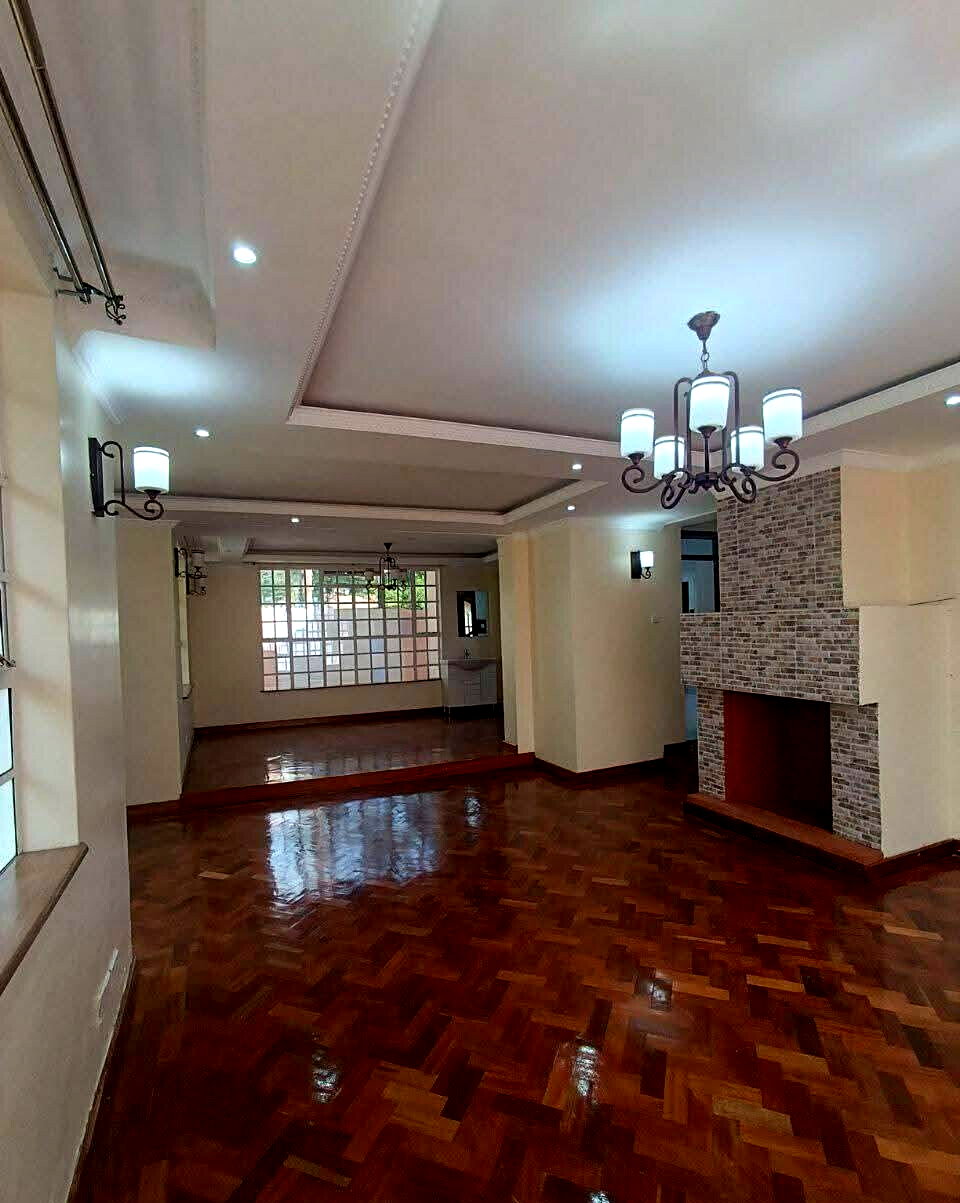 5-Ensuite Townhouse with Sunken Lounge & Fireplace - Lavington