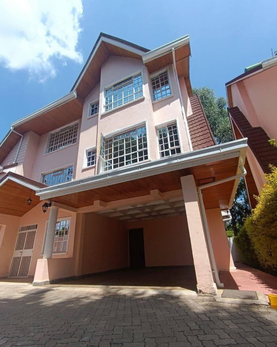 5-Ensuite Townhouse with Sunken Lounge & Fireplace - Lavington
