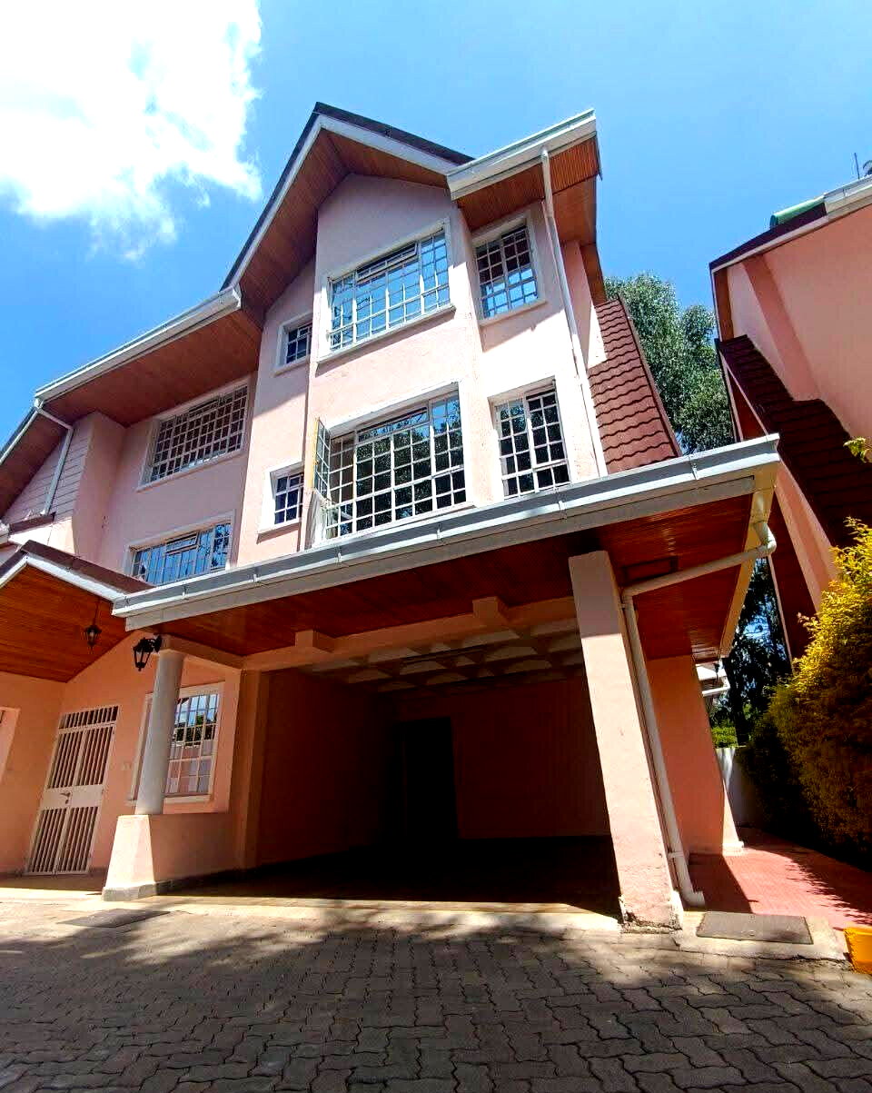 5-Ensuite Townhouse with Sunken Lounge & Fireplace - Lavington