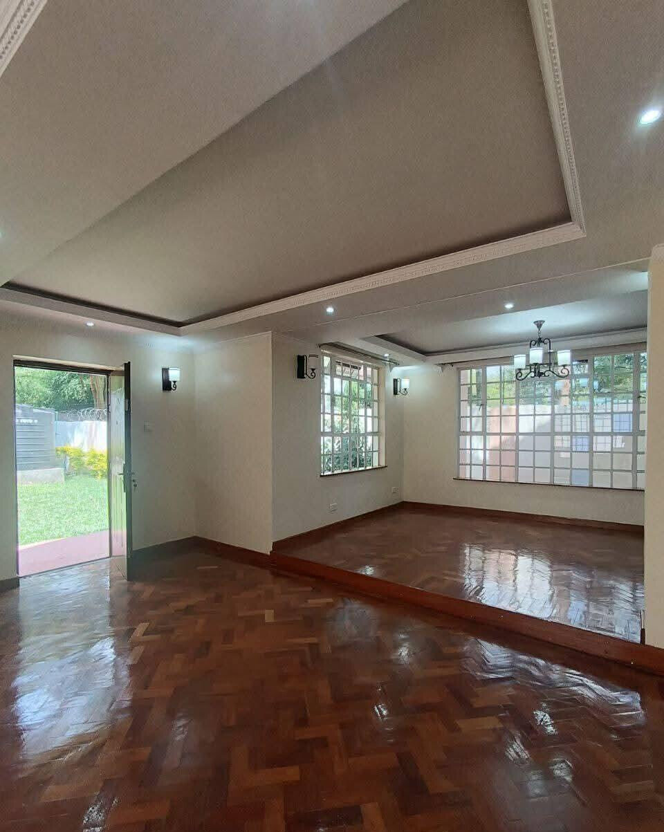 5-Ensuite Townhouse with Sunken Lounge & Fireplace - Lavington