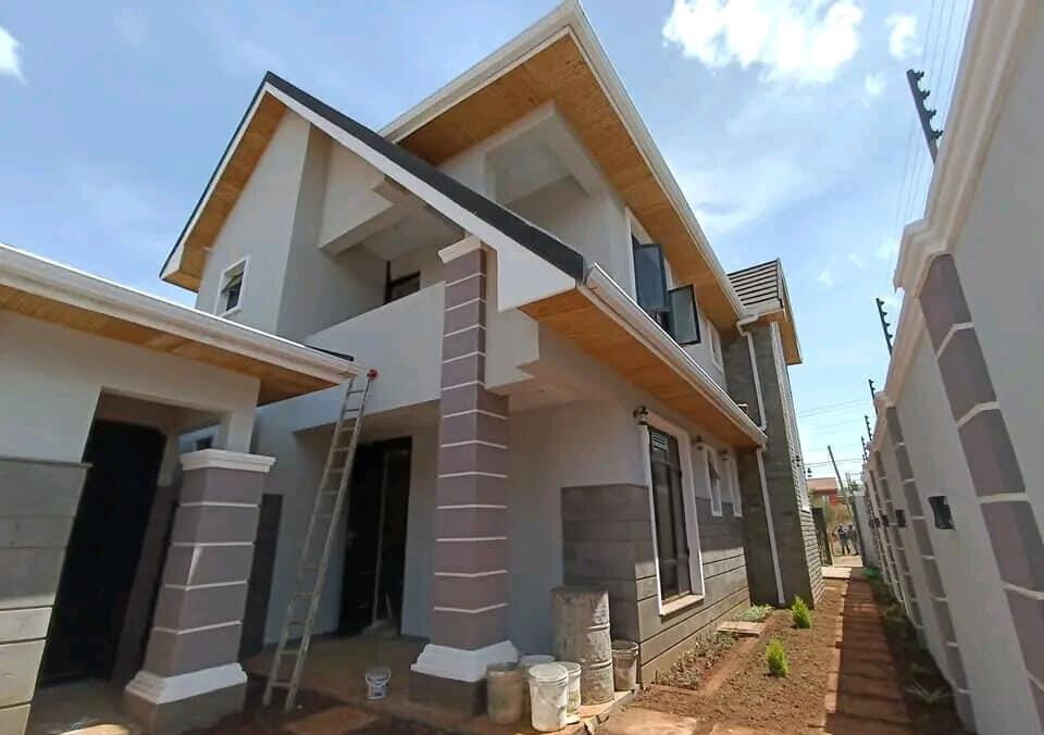 4BR All-Ensuite Townhouse with Attic Study & Fireplace - Membley