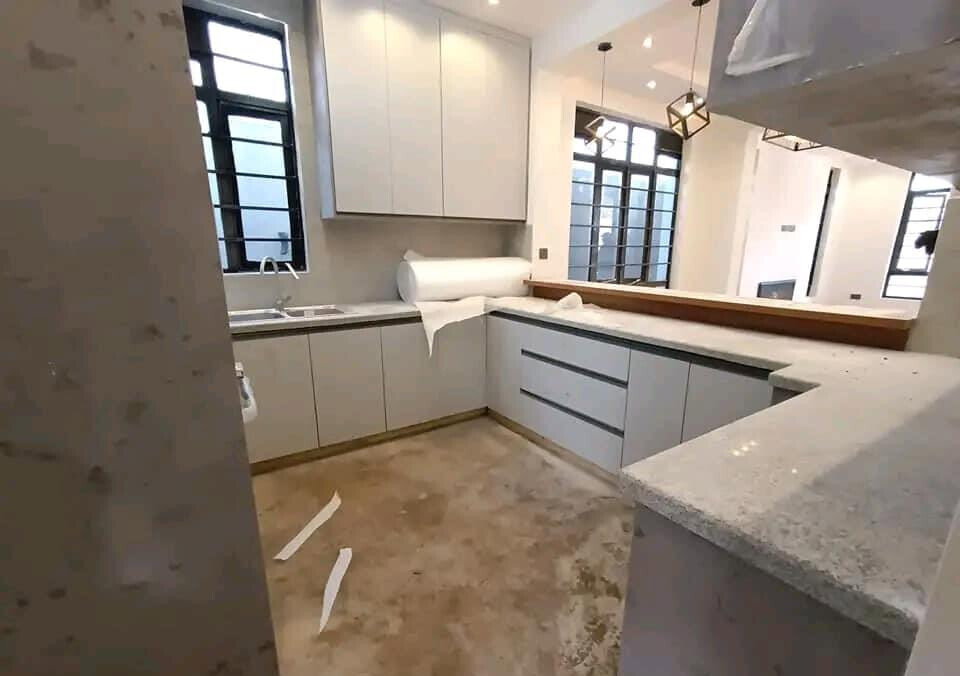 4BR All-Ensuite Townhouse with Attic Study & Fireplace - Membley
