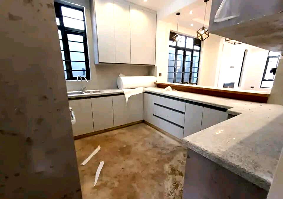 4BR All-Ensuite Townhouse with Attic Study & Fireplace - Membley