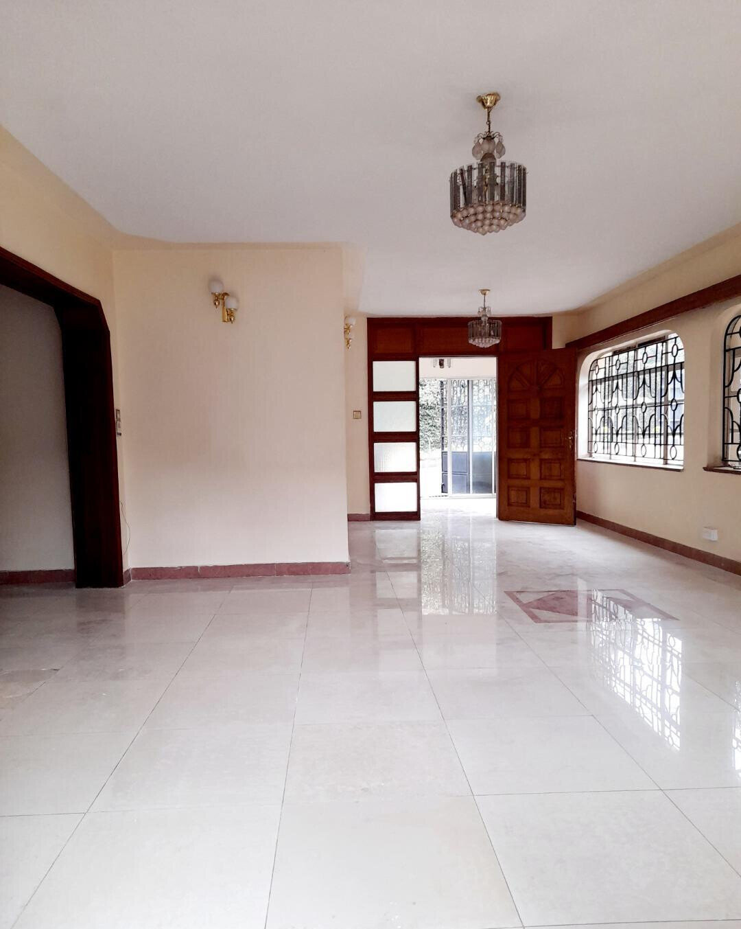 5BR Townhouse with DSQ & Mahogany Floors - Gigiri