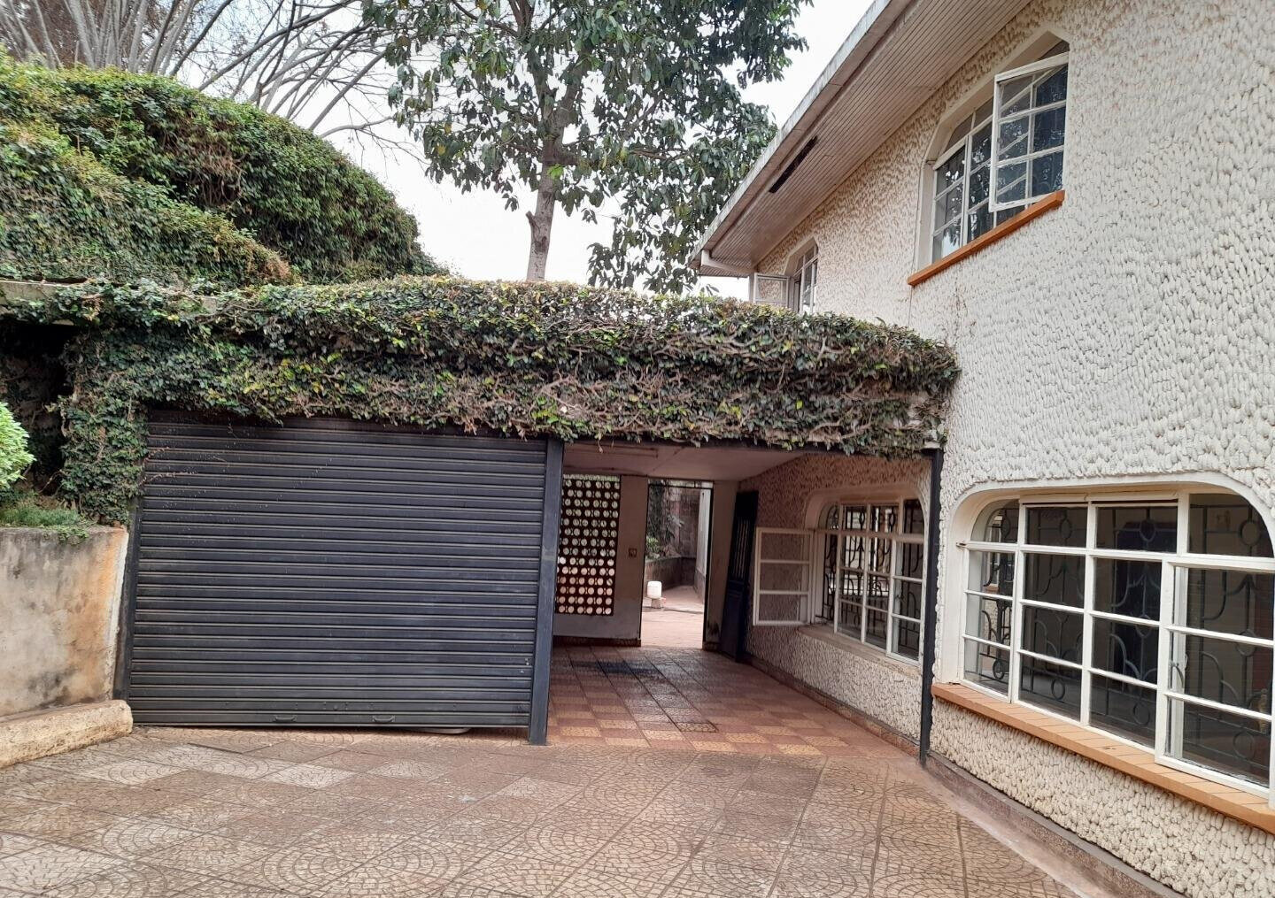 5BR Townhouse with DSQ & Mahogany Floors - Gigiri