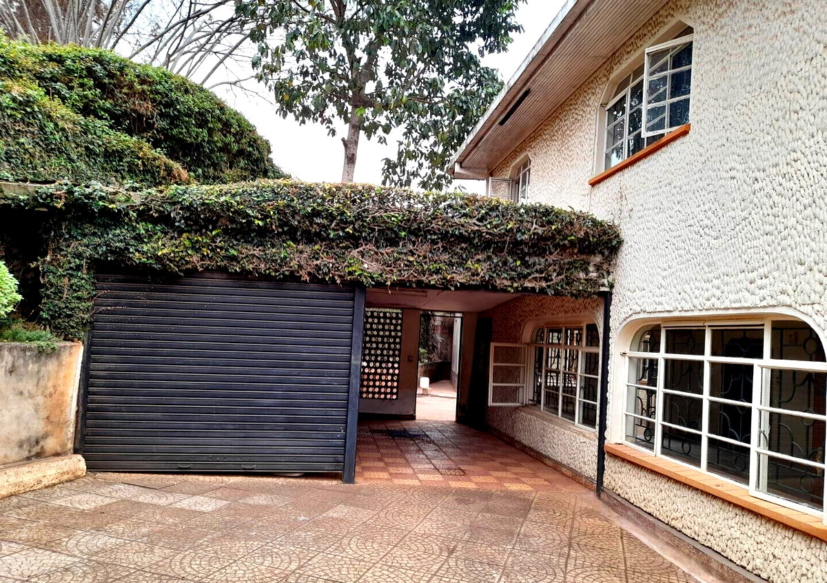 5BR Townhouse with DSQ & Mahogany Floors - Gigiri