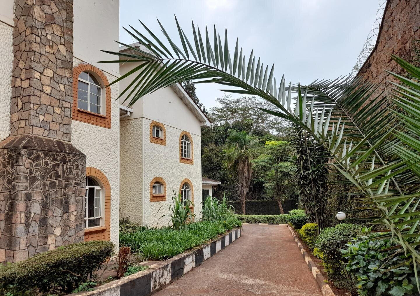 5BR Townhouse with DSQ & Mahogany Floors - Gigiri