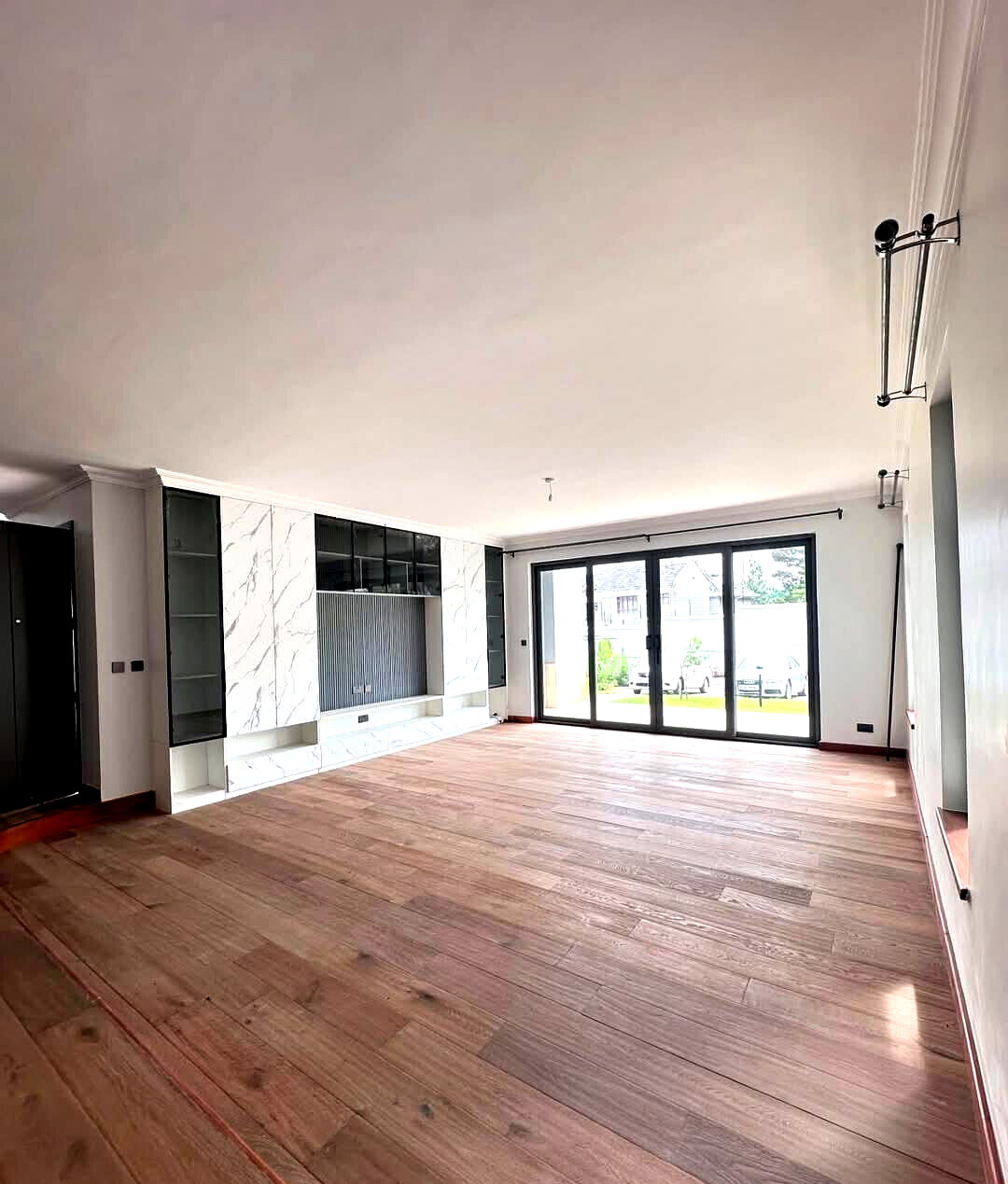 Ultra-Modern 5-Ensuite Townhouse with Rooftop Terrace - Lavington