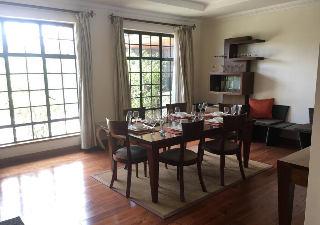 Charming 4-Bed Townhouse with Home Office & Pool – Karen