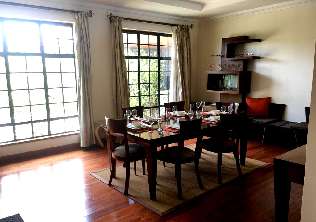Charming 4-Bed Townhouse with Home Office & Pool – Karen