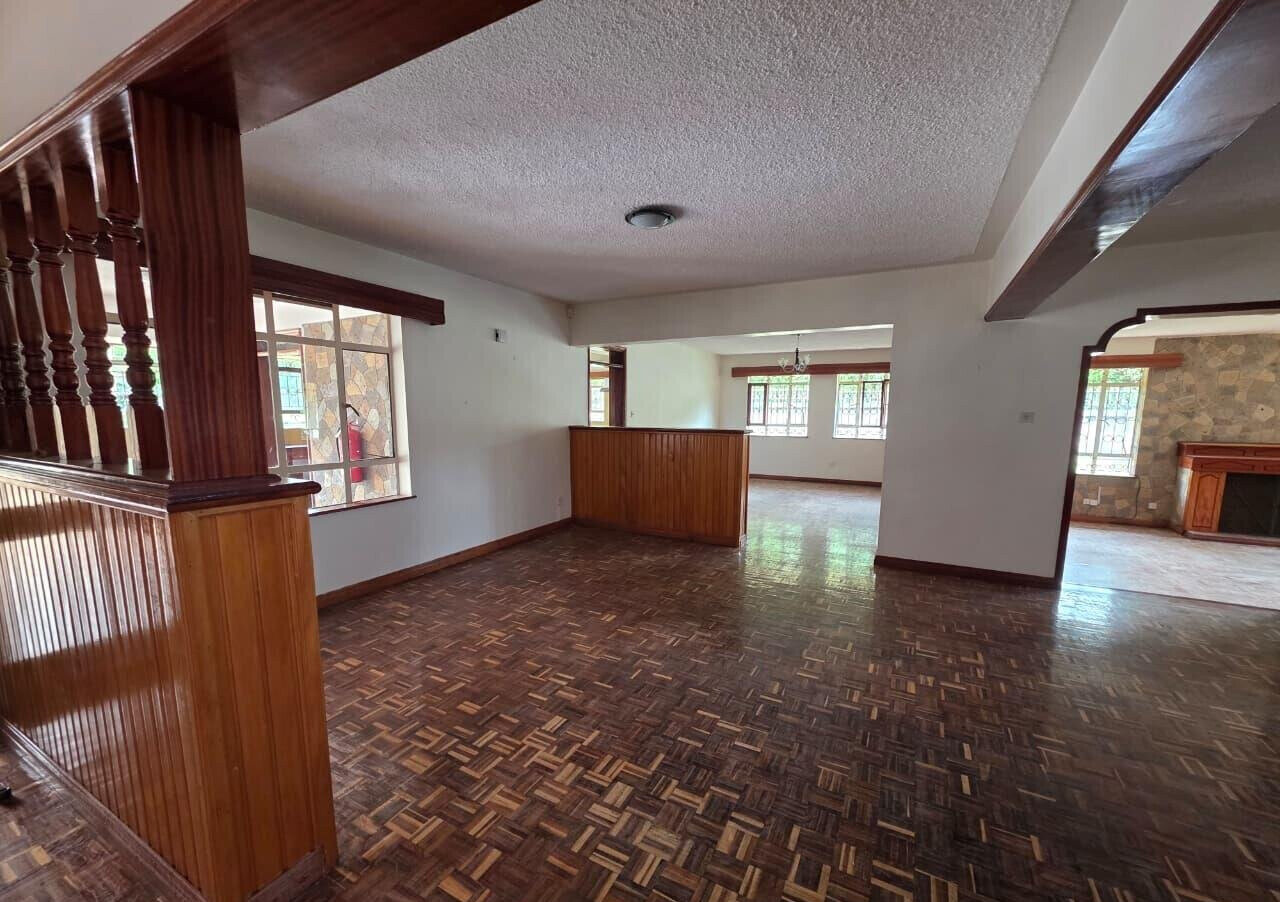 5BR Ambassadorial Home with Parking