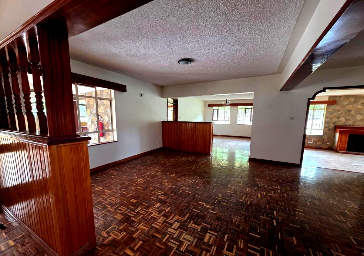 5BR Ambassadorial Home with Parking