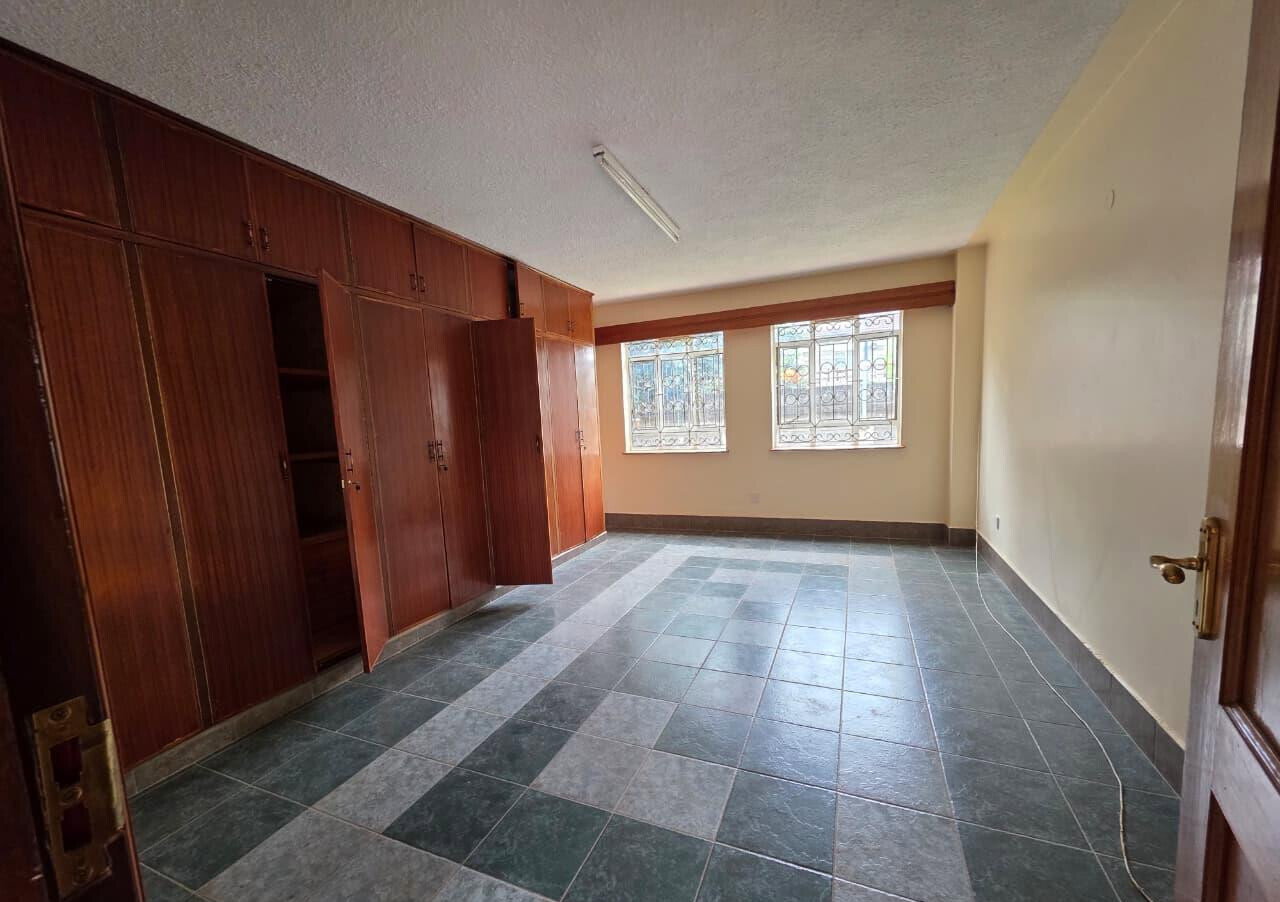 5BR Ambassadorial Home with Parking