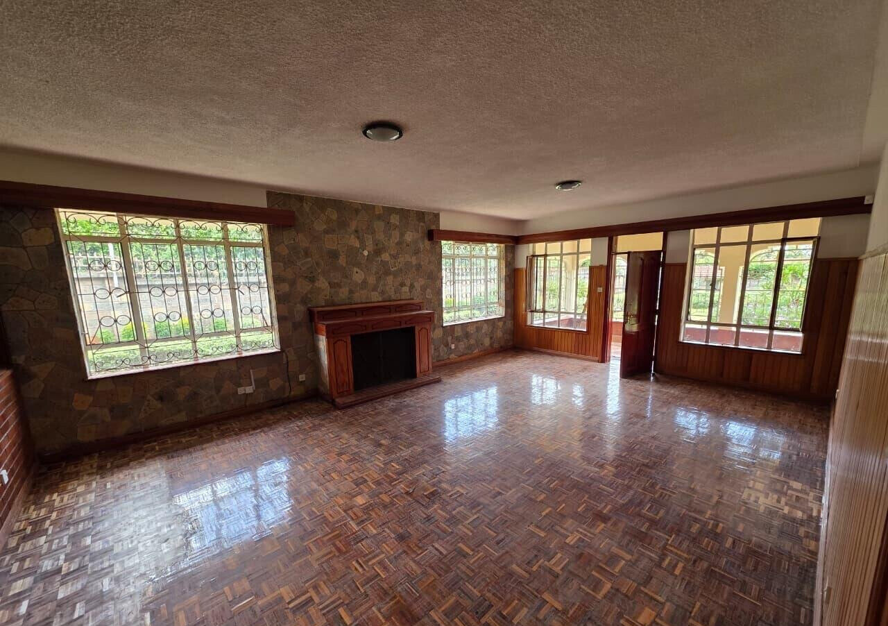 5BR Ambassadorial Home with Parking