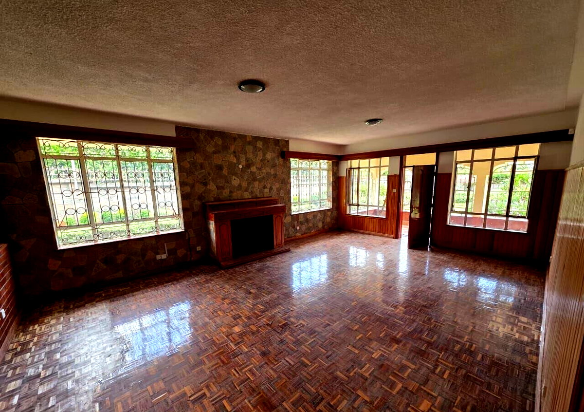 5BR Ambassadorial Home with Parking