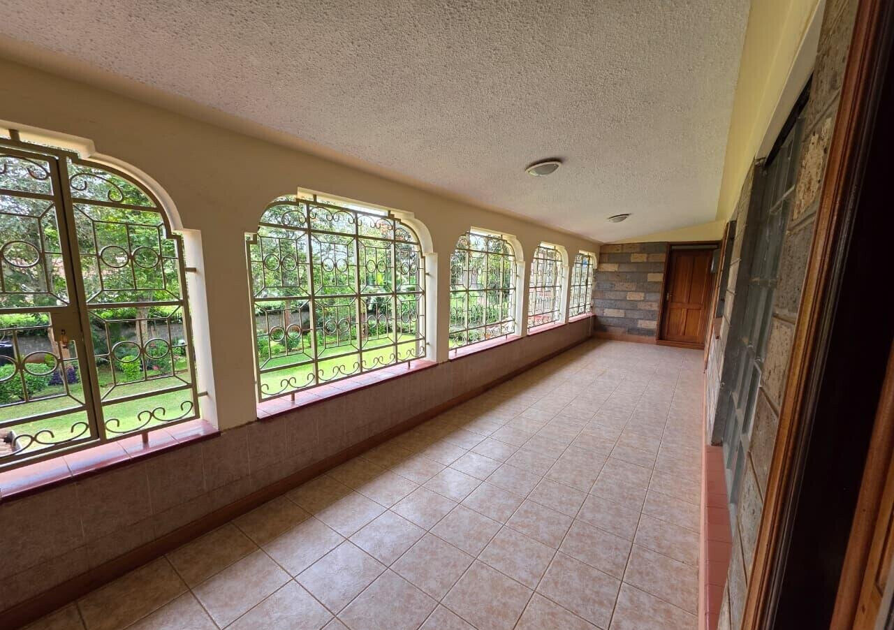 5BR Ambassadorial Home with Parking