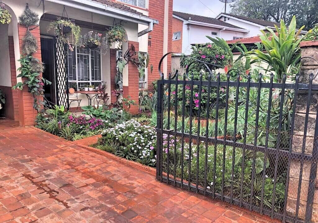 5BR Townhouse with DSQ & Separate Dining - Lavington