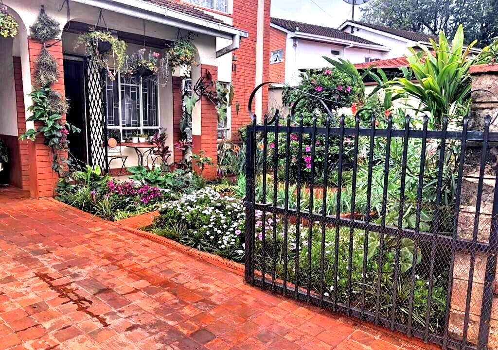 5BR Townhouse with DSQ & Separate Dining - Lavington