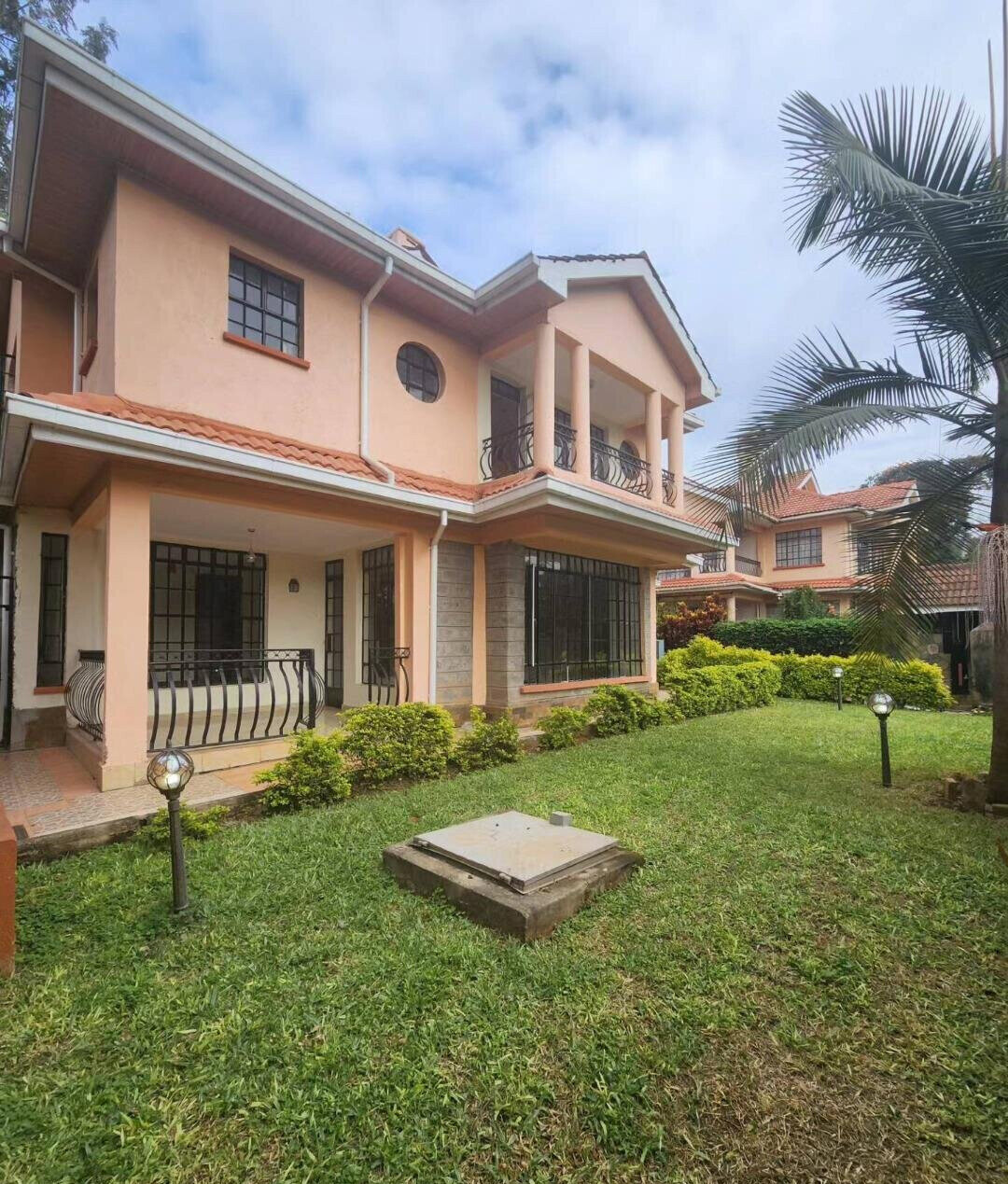 5-Ensuite Townhouse with Attic Room & Fireplace - Lavington