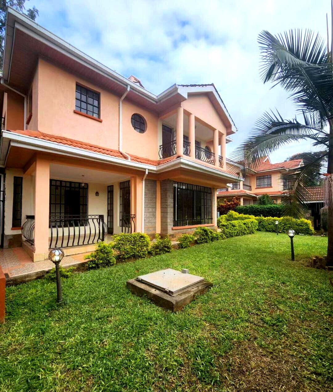 5-Ensuite Townhouse with Attic Room & Fireplace - Lavington