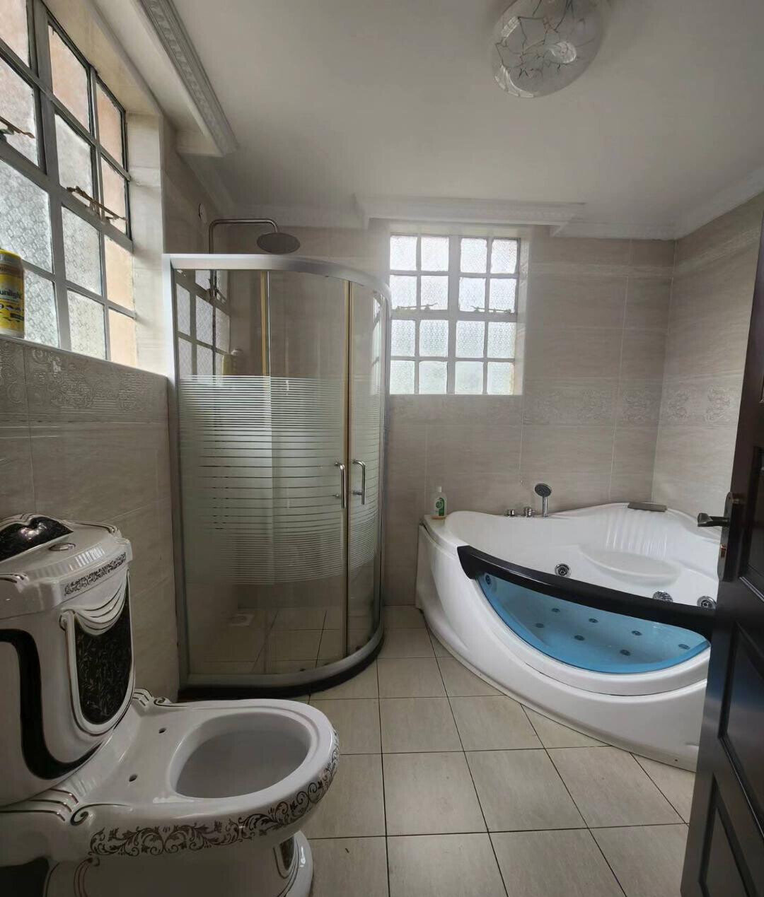 5-Ensuite Townhouse with Attic Room & Fireplace - Lavington