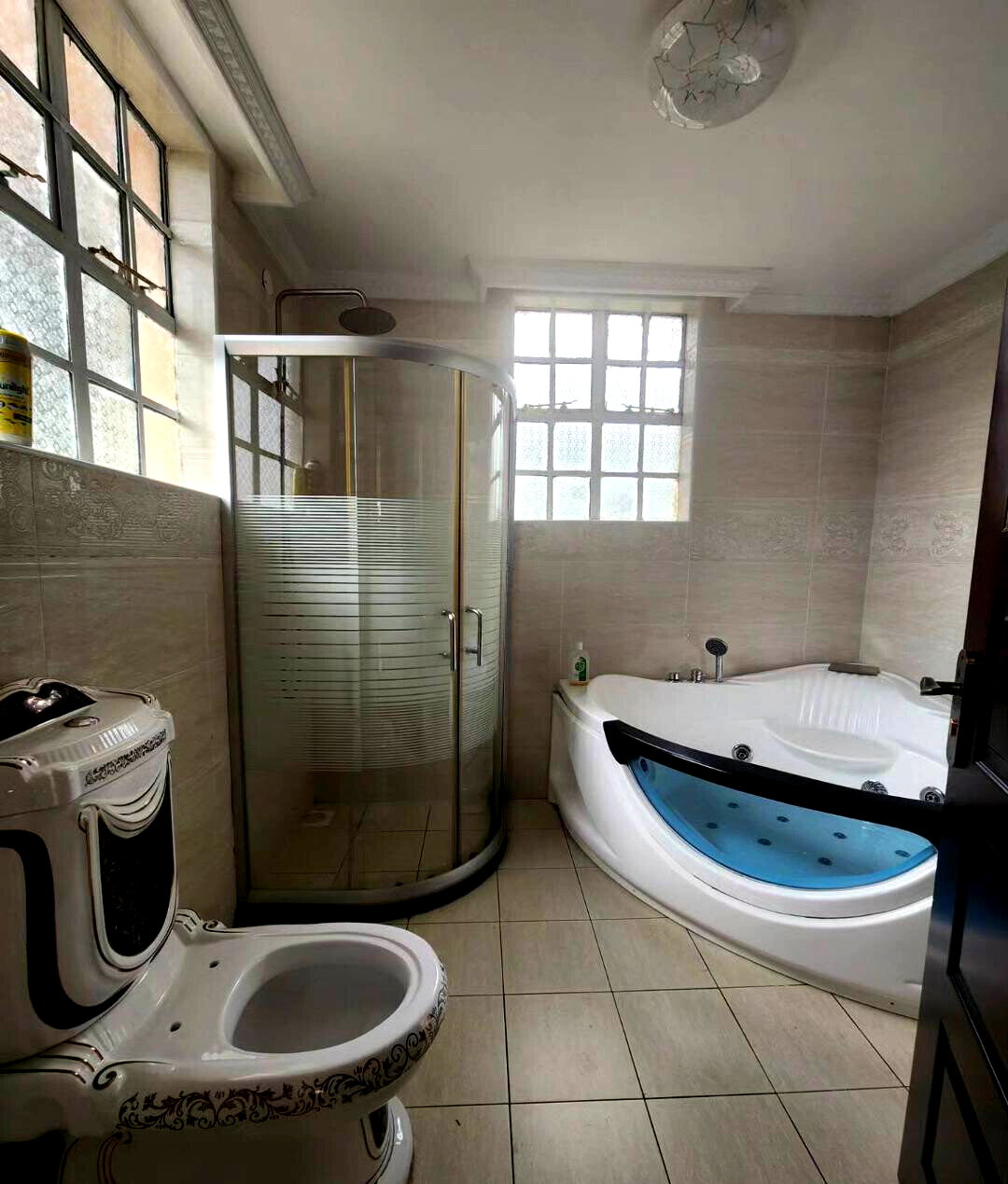 5-Ensuite Townhouse with Attic Room & Fireplace - Lavington