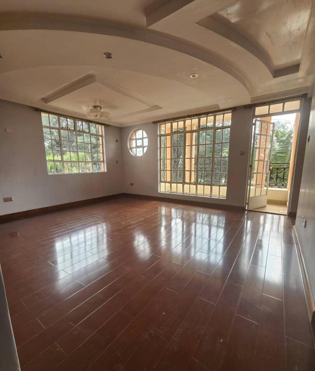 5-Ensuite Townhouse with Attic Room & Fireplace - Lavington