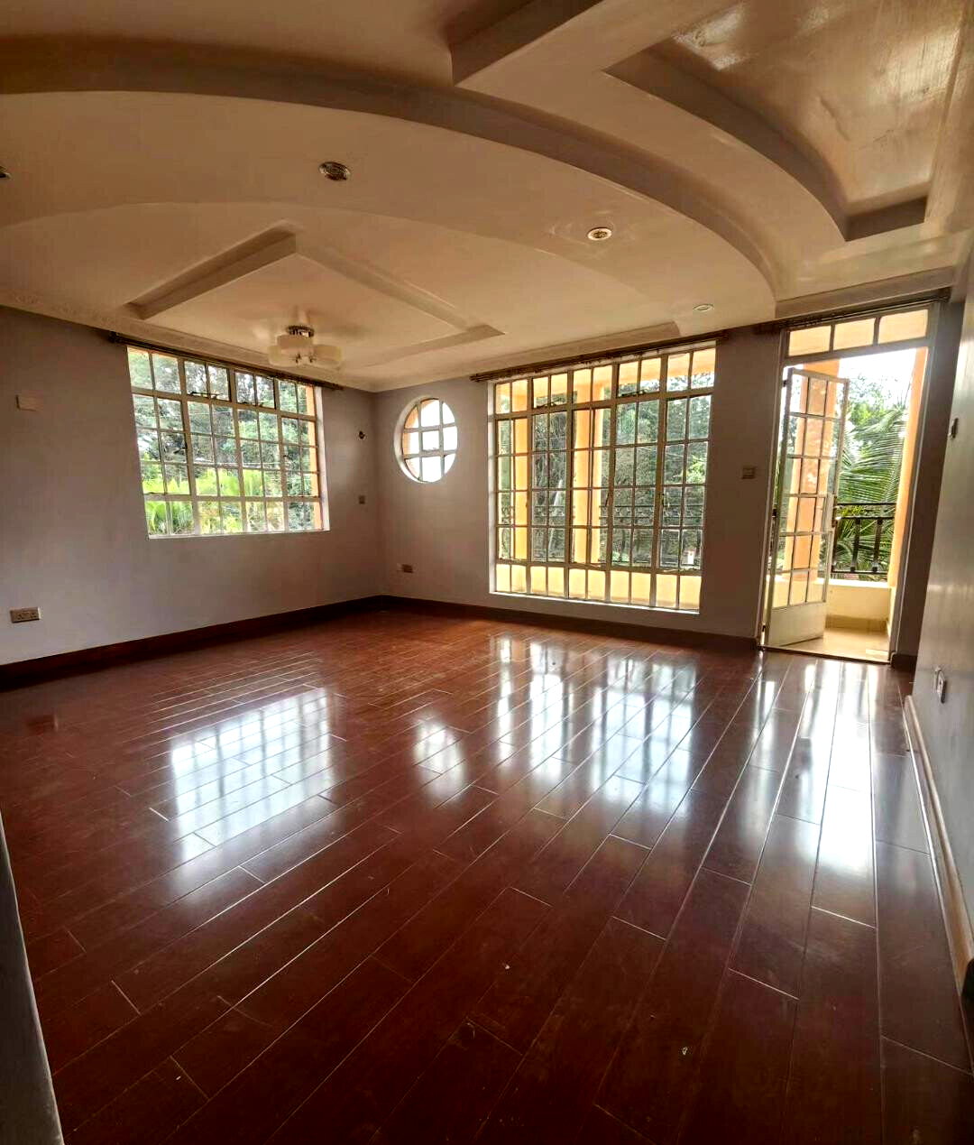 5-Ensuite Townhouse with Attic Room & Fireplace - Lavington