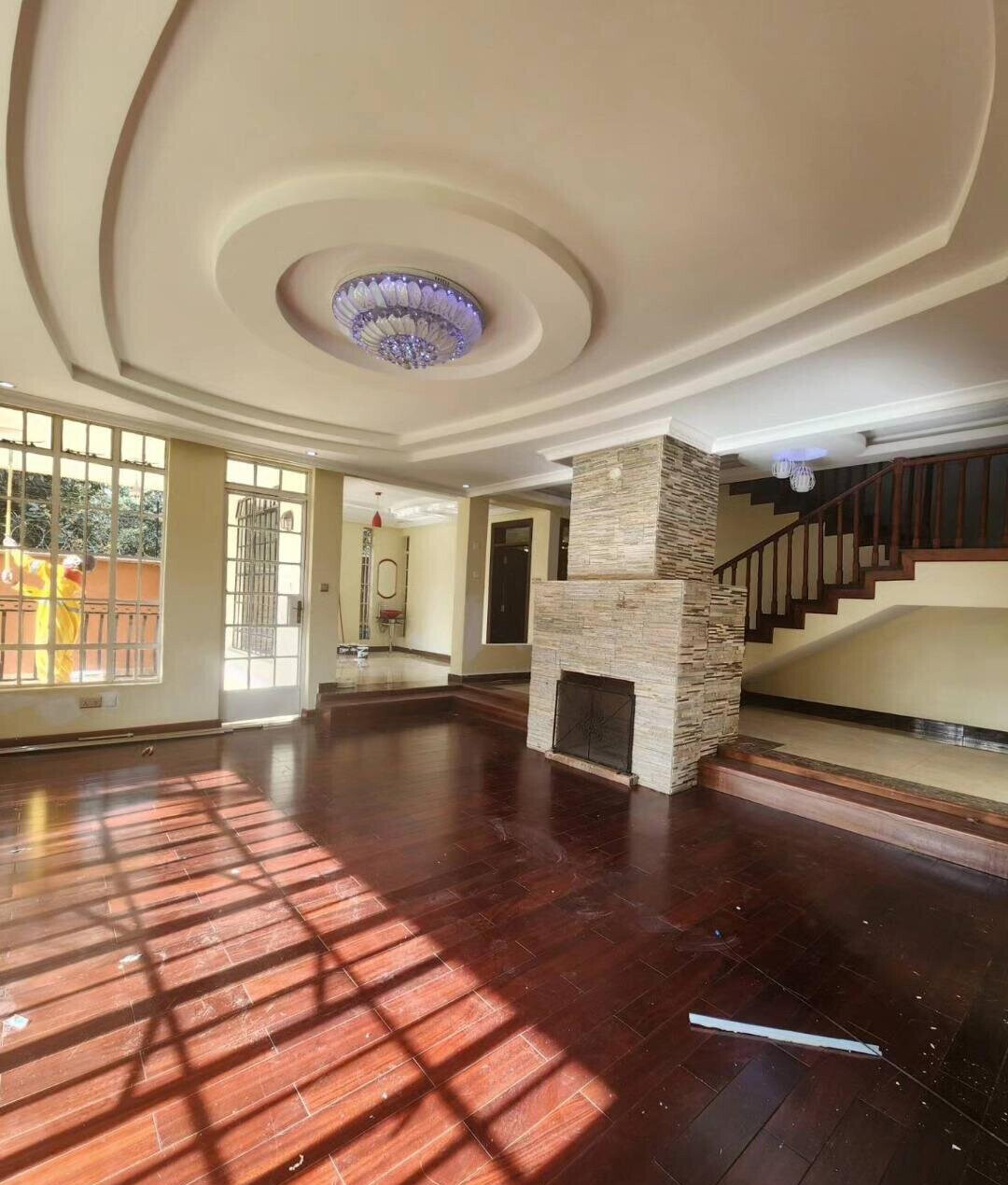 5-Ensuite Townhouse with Attic Room & Fireplace - Lavington