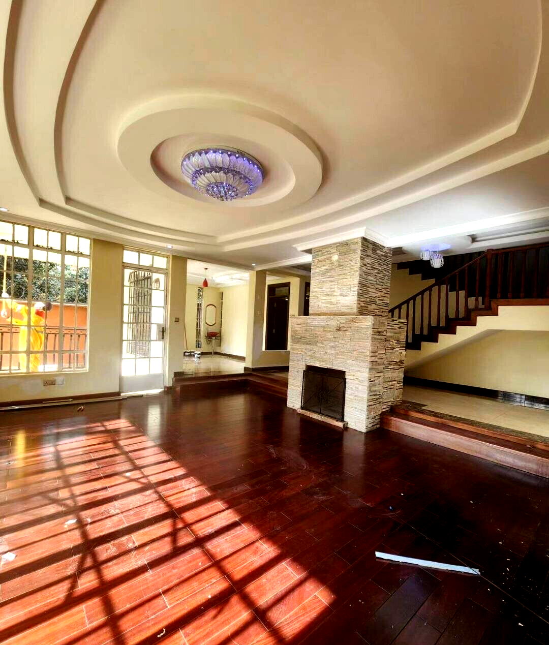 5-Ensuite Townhouse with Attic Room & Fireplace - Lavington