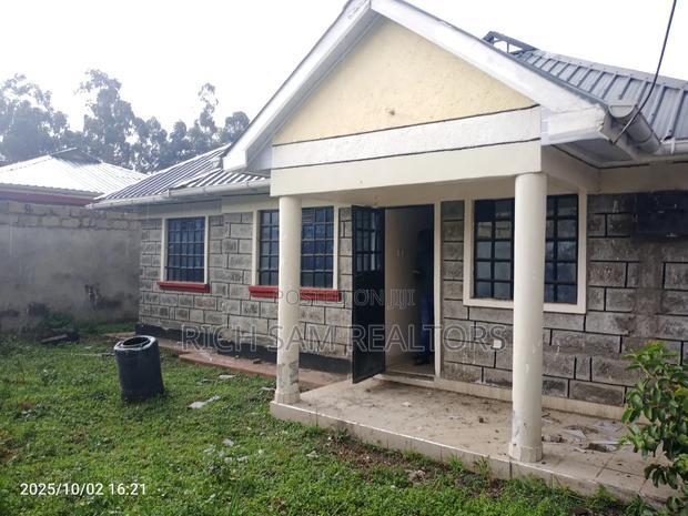 3bdrm Bungalow in Kiamunyi, Menengai West for sale