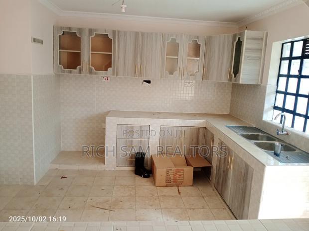 3bdrm Bungalow in Kiamunyi, Menengai West for sale