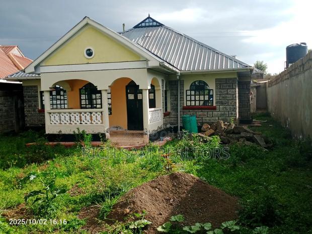 3bdrm Bungalow in Kiamunyi, Menengai West for sale