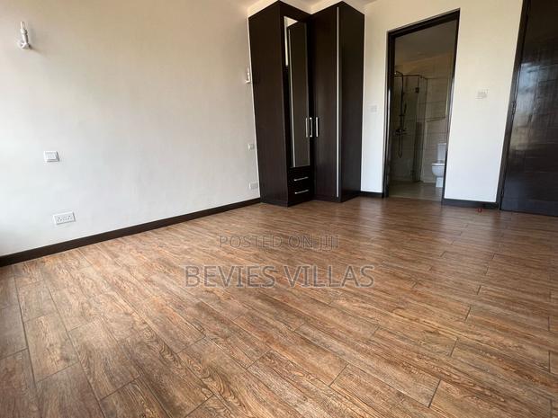 3bdrm Apartment in Parklands for sale