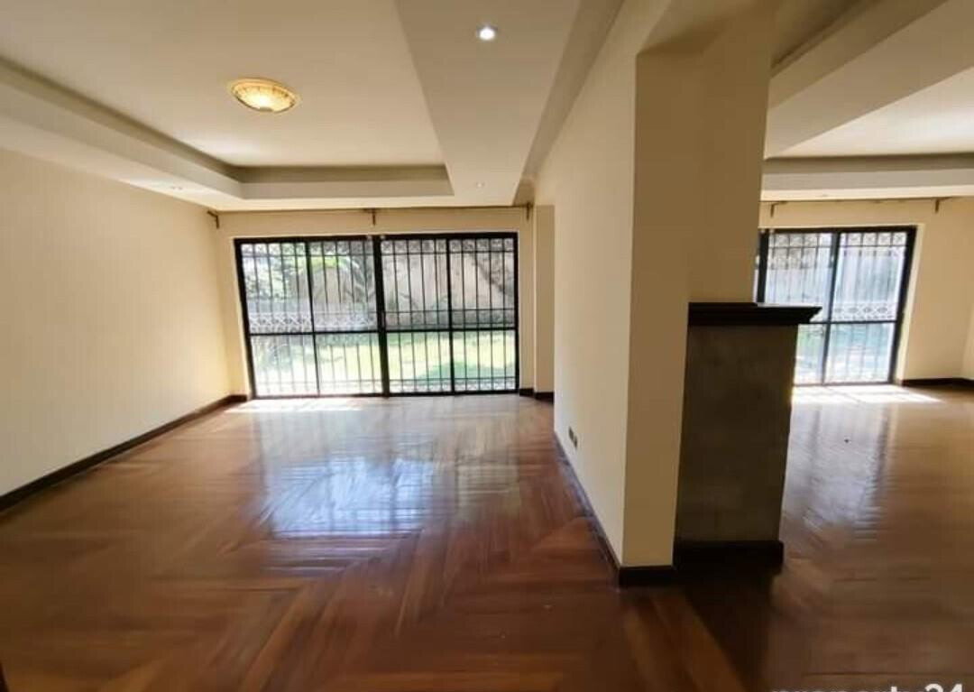 5-Ensuite Villa with Rooftop Terrace & Solar Power - Lavington