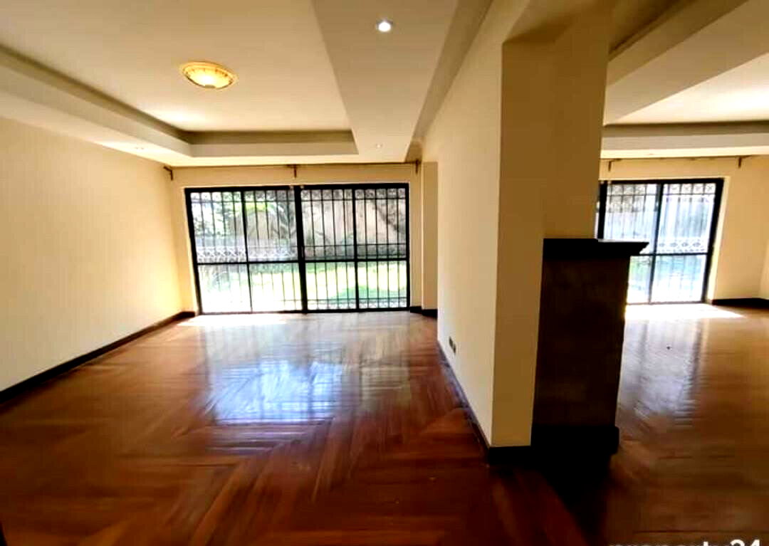 5-Ensuite Villa with Rooftop Terrace & Solar Power - Lavington