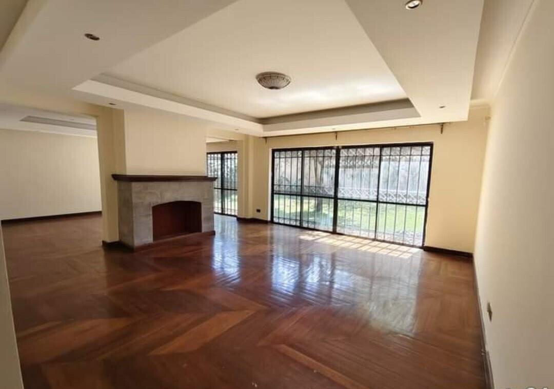5-Ensuite Villa with Rooftop Terrace & Solar Power - Lavington