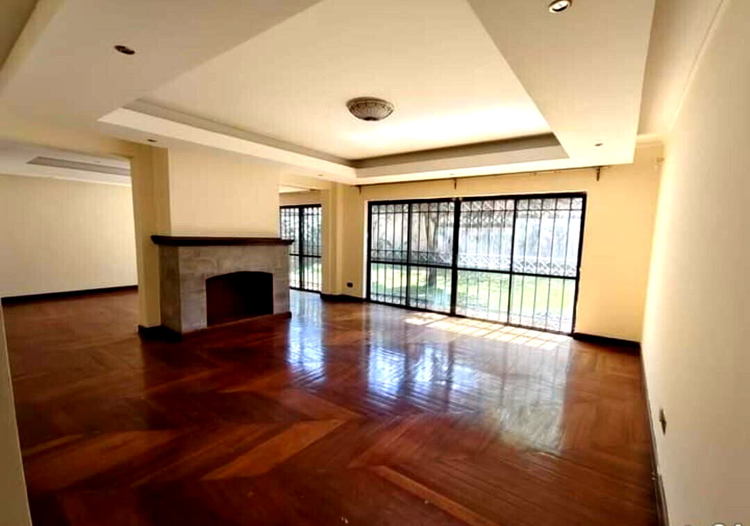 5-Ensuite Villa with Rooftop Terrace & Solar Power - Lavington
