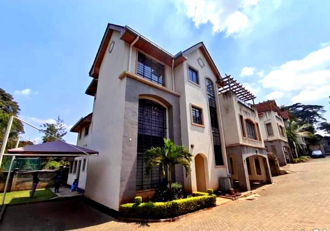 5-Ensuite Villa with Rooftop Terrace & Solar Power - Lavington