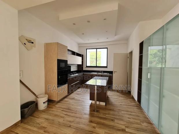 4bdrm Duplex in Riverside Drive for rent