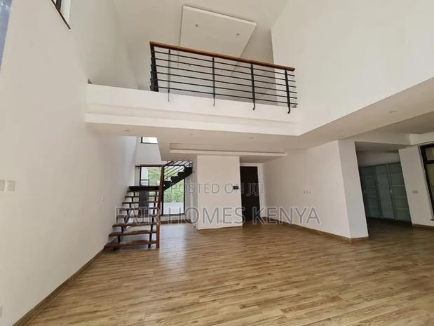 4bdrm Duplex in Riverside Drive for rent