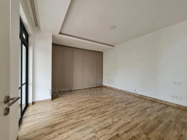 4bdrm Duplex in Riverside Drive for rent